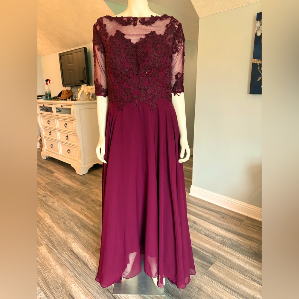 Deep wine colored mother of the bride/ groom, sz 14,